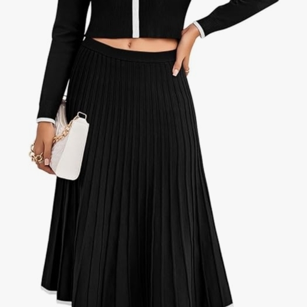 Elegant Black Pleated Skirt